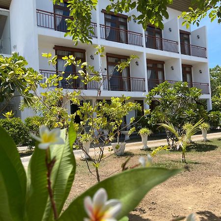 Amanda Beach Resort Passikudah Bagian luar foto